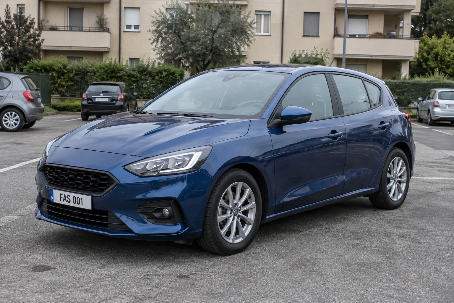 La stessa automobile nel parcheggio, prima dell’ottimizzazione
